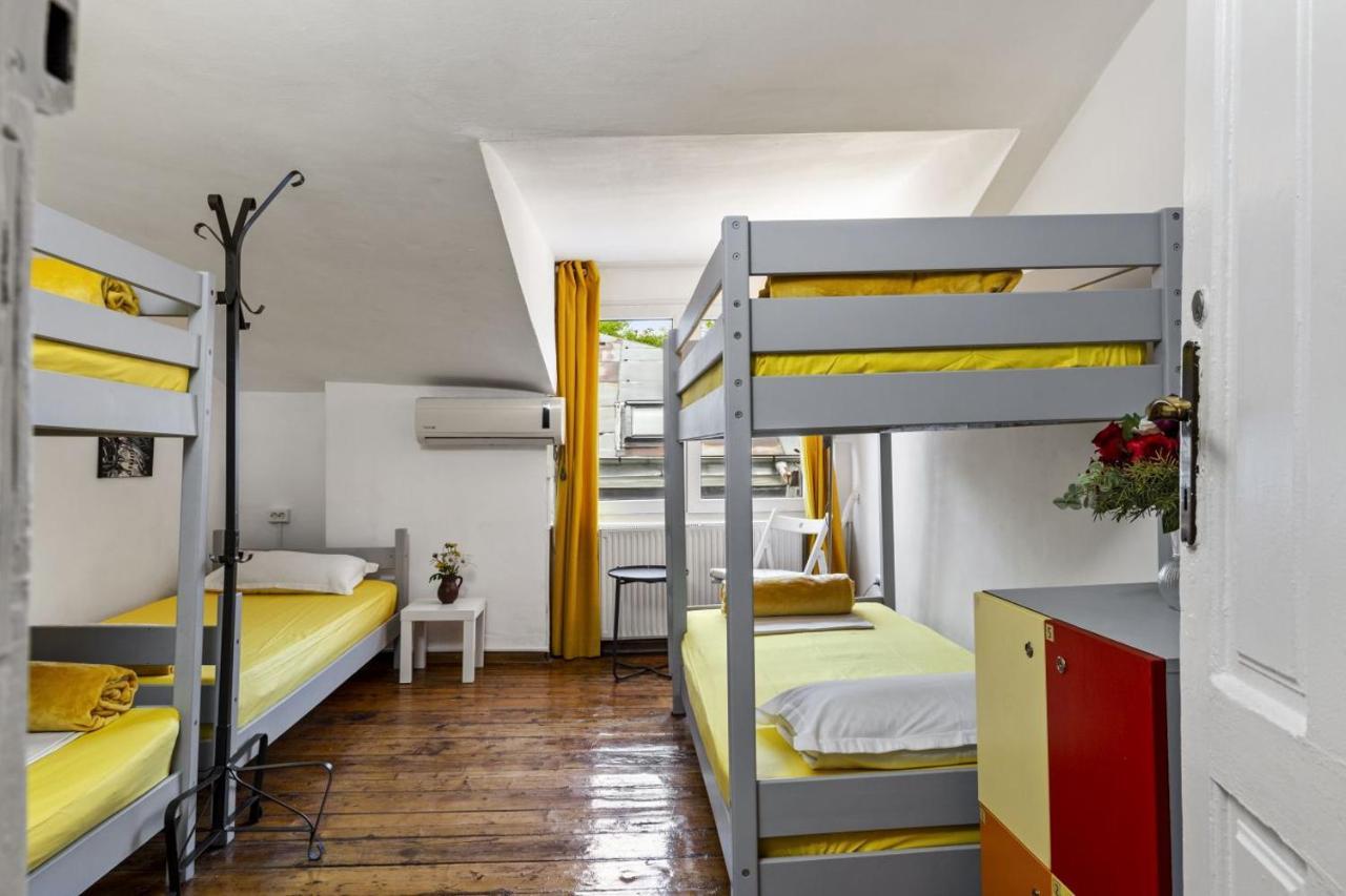 Friends Hostel Bucharest Exterior photo