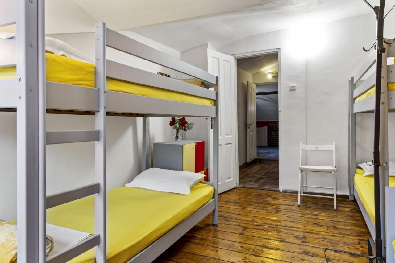 Friends Hostel Bucharest Exterior photo