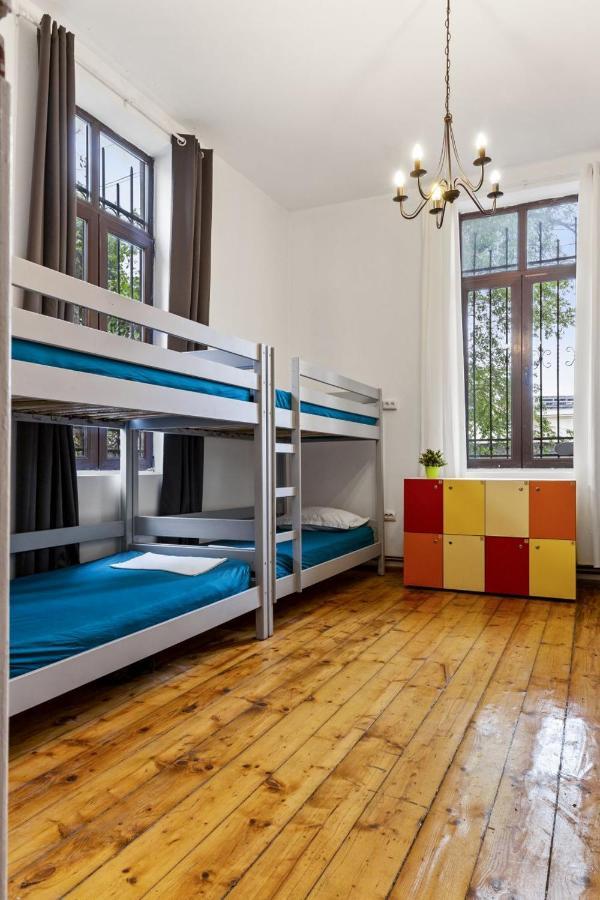 Friends Hostel Bucharest Exterior photo