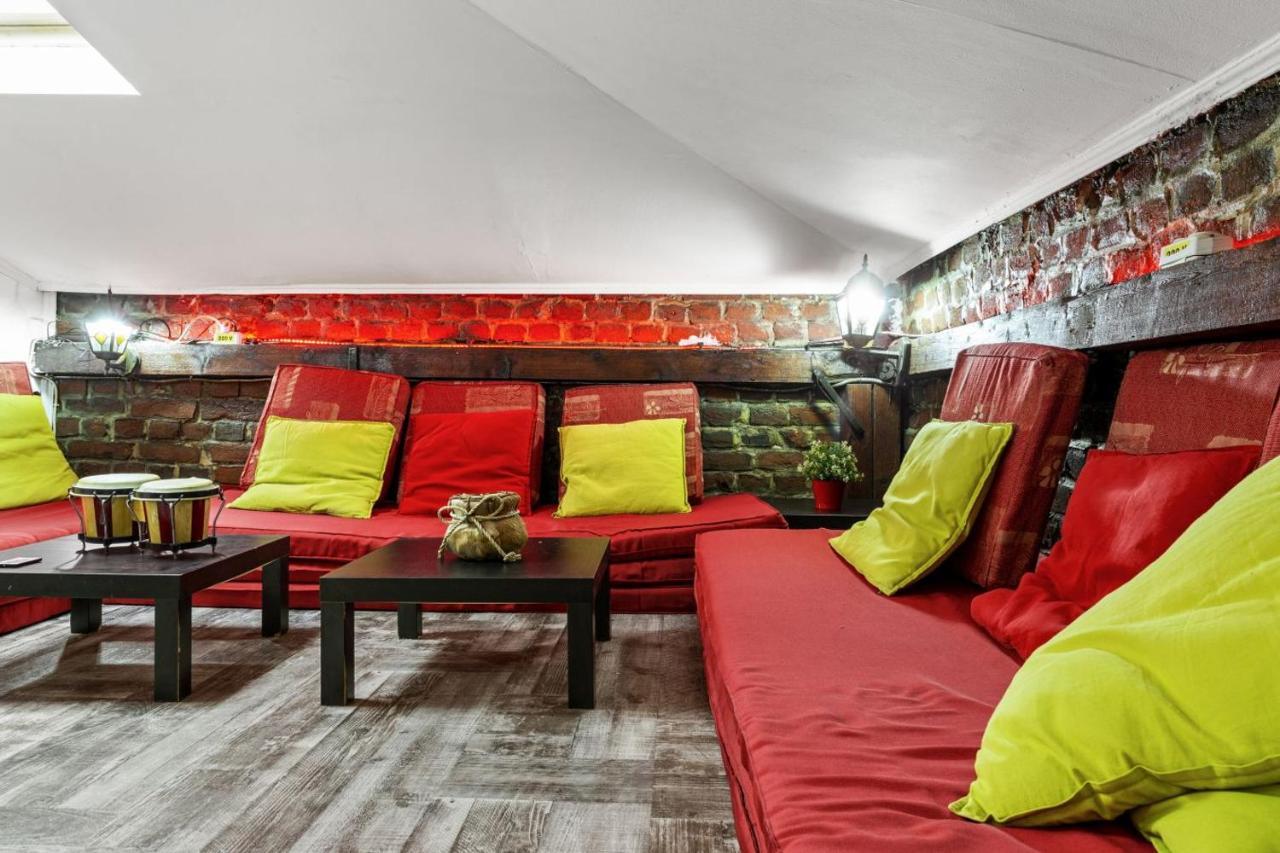 Friends Hostel Bucharest Exterior photo