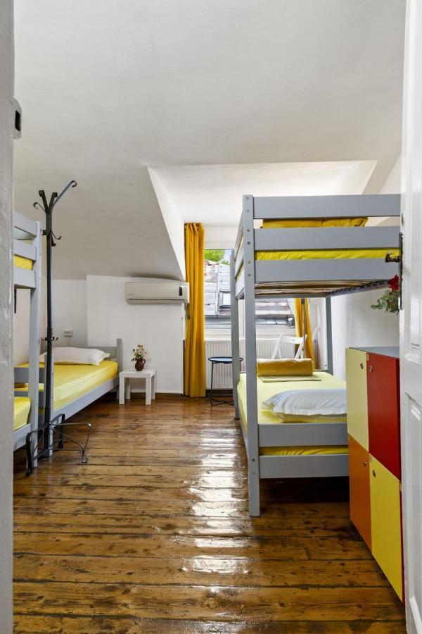 Friends Hostel Bucharest Exterior photo