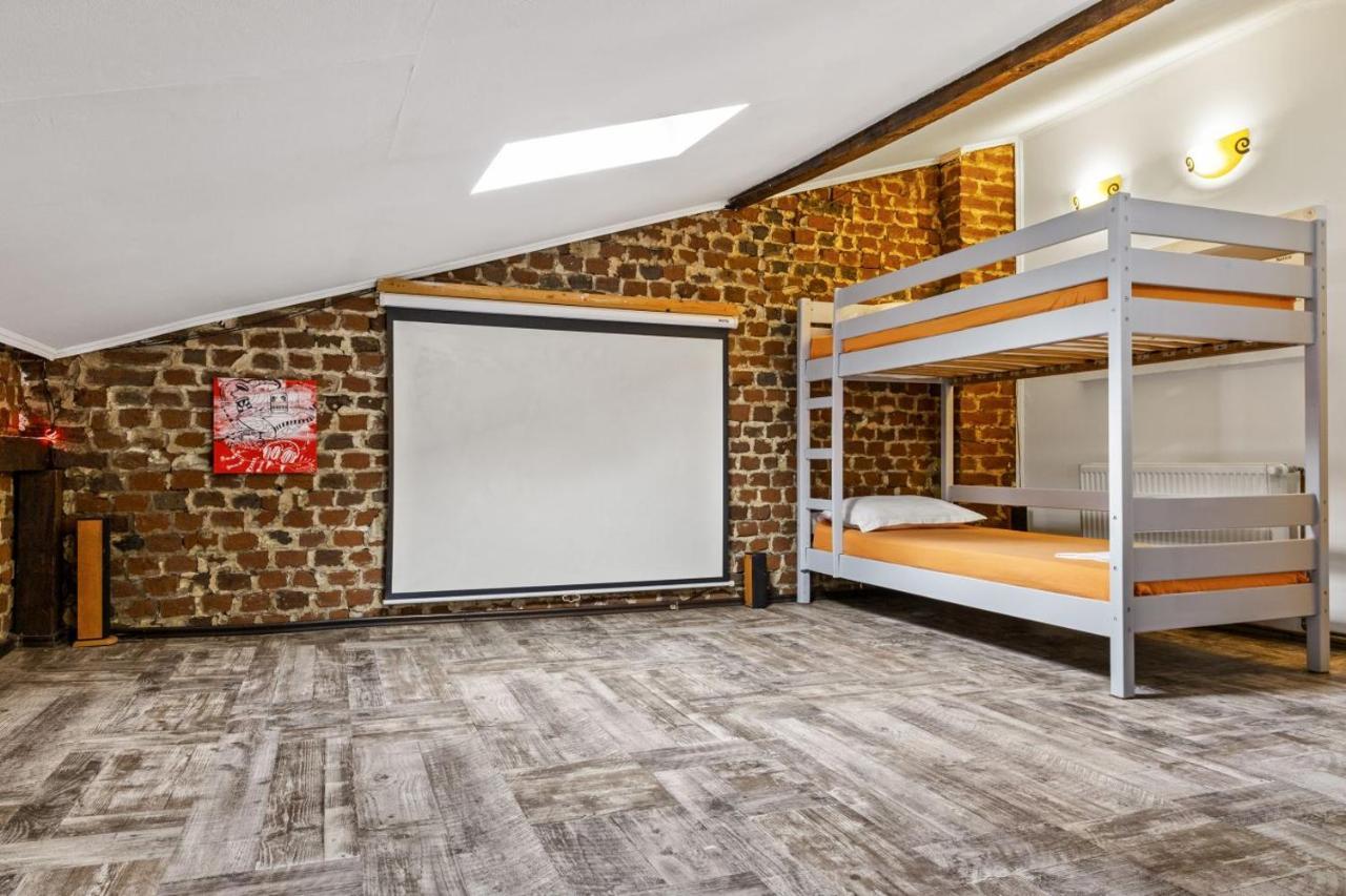 Friends Hostel Bucharest Exterior photo