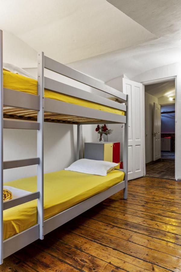Friends Hostel Bucharest Exterior photo