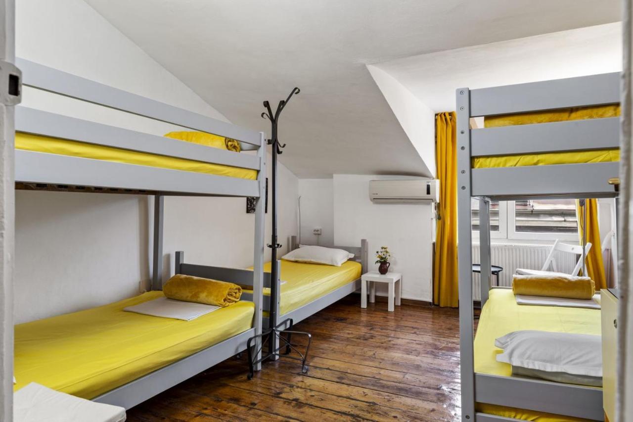Friends Hostel Bucharest Exterior photo